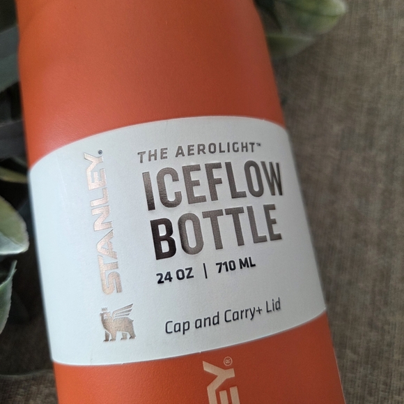 Stanley IceFlow Bottle in Bold Orange - Picture 2 of 6